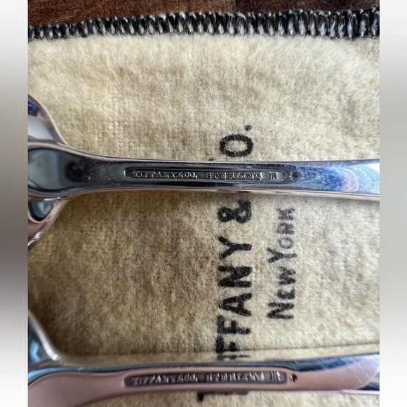 Tiffany & Co. Faneuil Sterling Silver 4.25” Teaspoon Set from 1910s with Dustbag - Picture 8 of 13